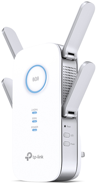 Fehér TP-Link WiFi hatótávolság-bővítő antennákkal és jelzőfényekkel.