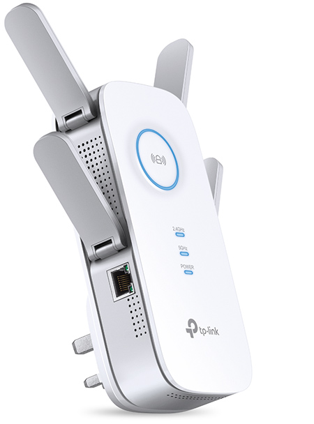 Fehér TP-Link WiFi hatótávolság-szélesítő antennákkal.