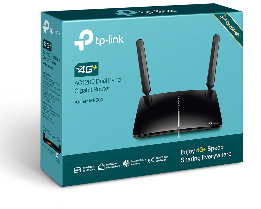 TP-Link router doboz, fekete router, fehér háttér.