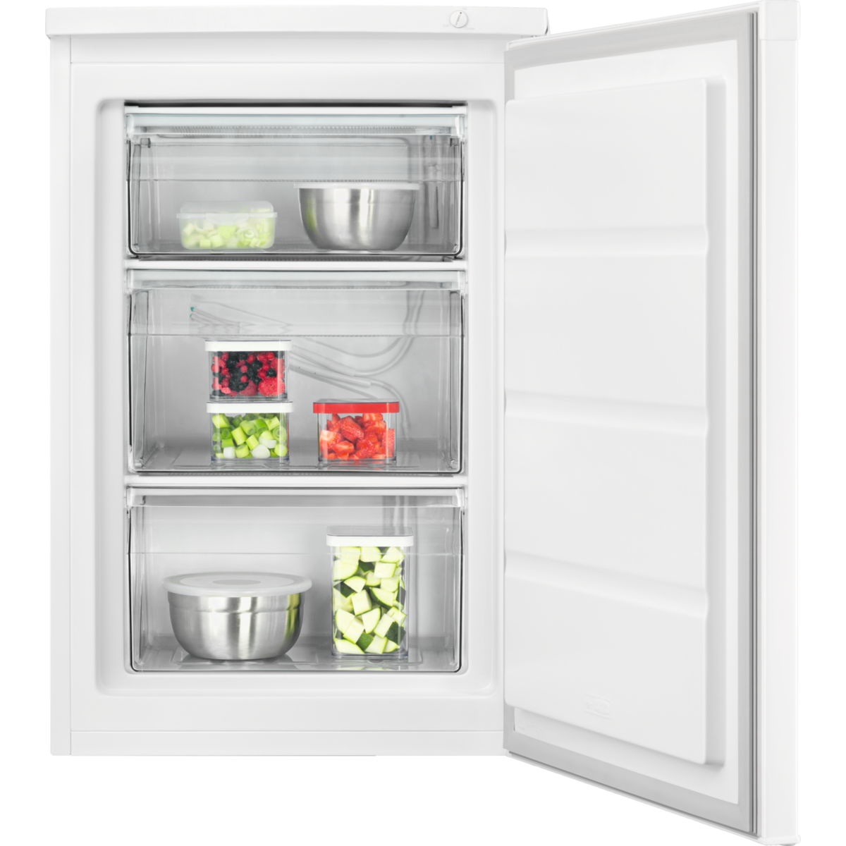 Weißer Kühlschrank mit offener Tür. Der Kühlschrank enthält Regale mit Lebensmitteln.