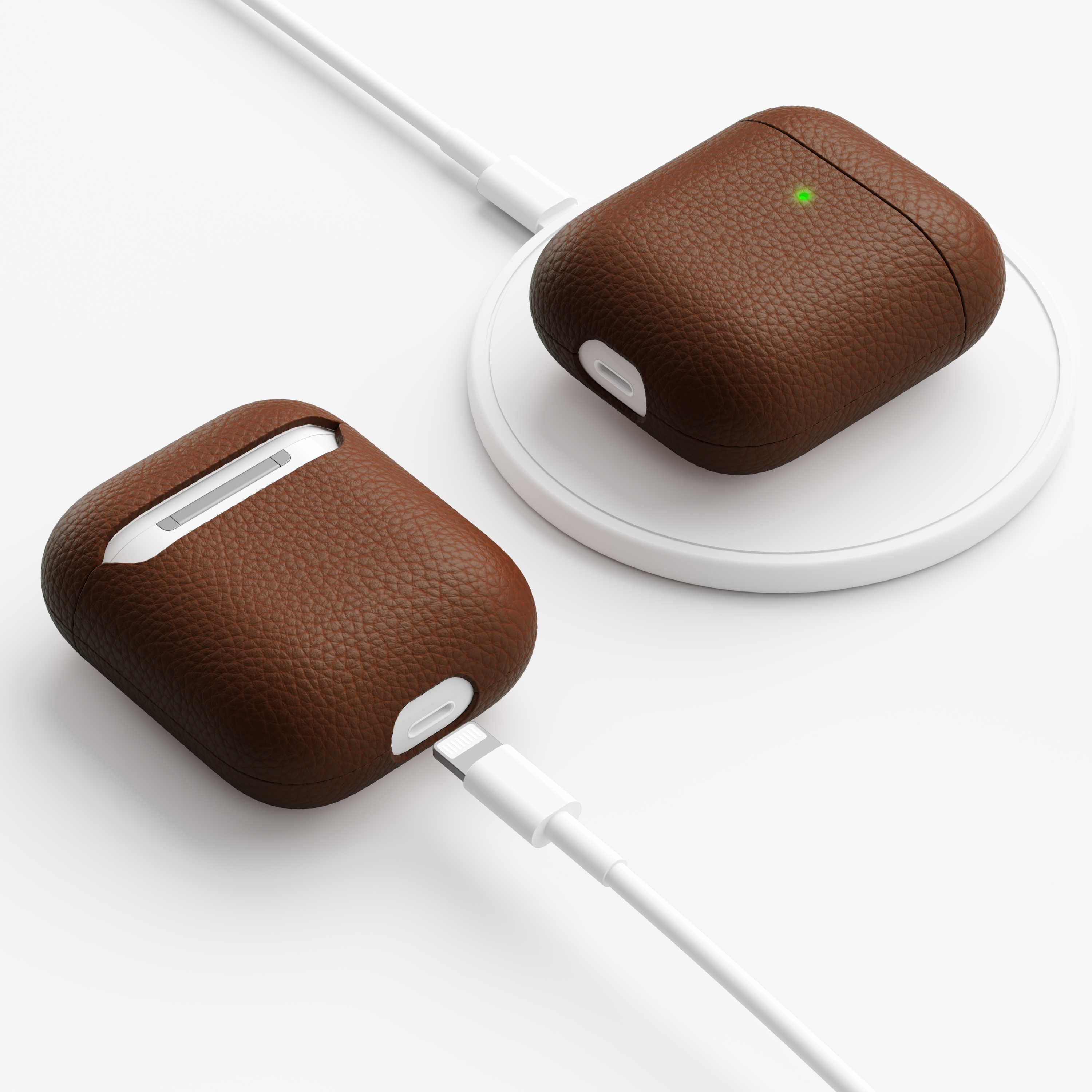 Zwei braune Leder-AirPods-Hüllen laden auf einem weißen kabellosen Ladegerät.