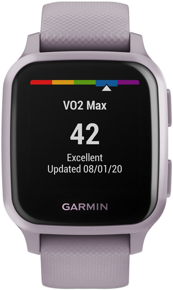Egy levendula színű Garmin okosóra 42-es VO2 Max-ot mutat, ami kiváló, frissítve 2020.08.01-én. Felül egy szivárvány sáv látható.