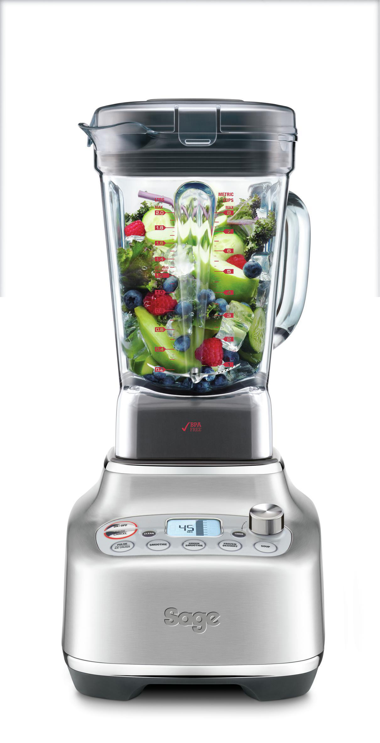 Ein silberner Mixer mit einem transparenten Behälter, gefüllt mit Obst und Gemüse.