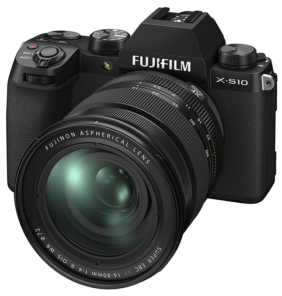 Een zwarte Fujifilm X-S10 camera met een lens, tegen een witte achtergrond.