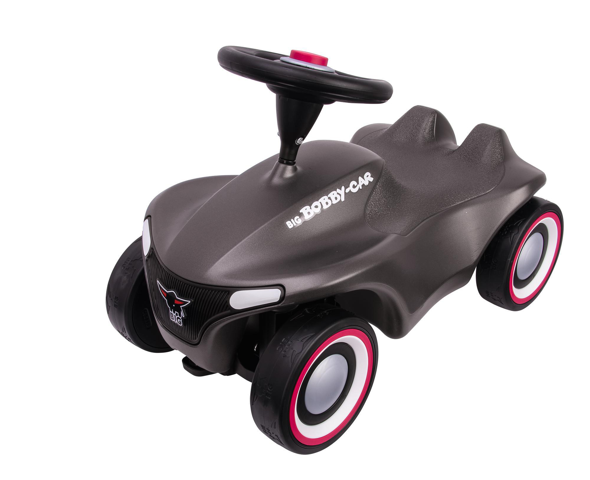 Graues Spielzeugauto mit schwarzen Reifen und weißen Akzenten.