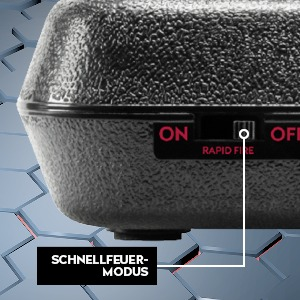 Nahaufnahme des Bedienfelds eines Geräts: 'ON', 'OFF' und 'RAPID FIRE'.
