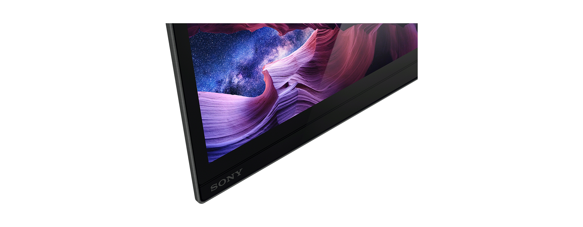 Egy Sony TV képernyője, lila és kék tájjal a közelben.