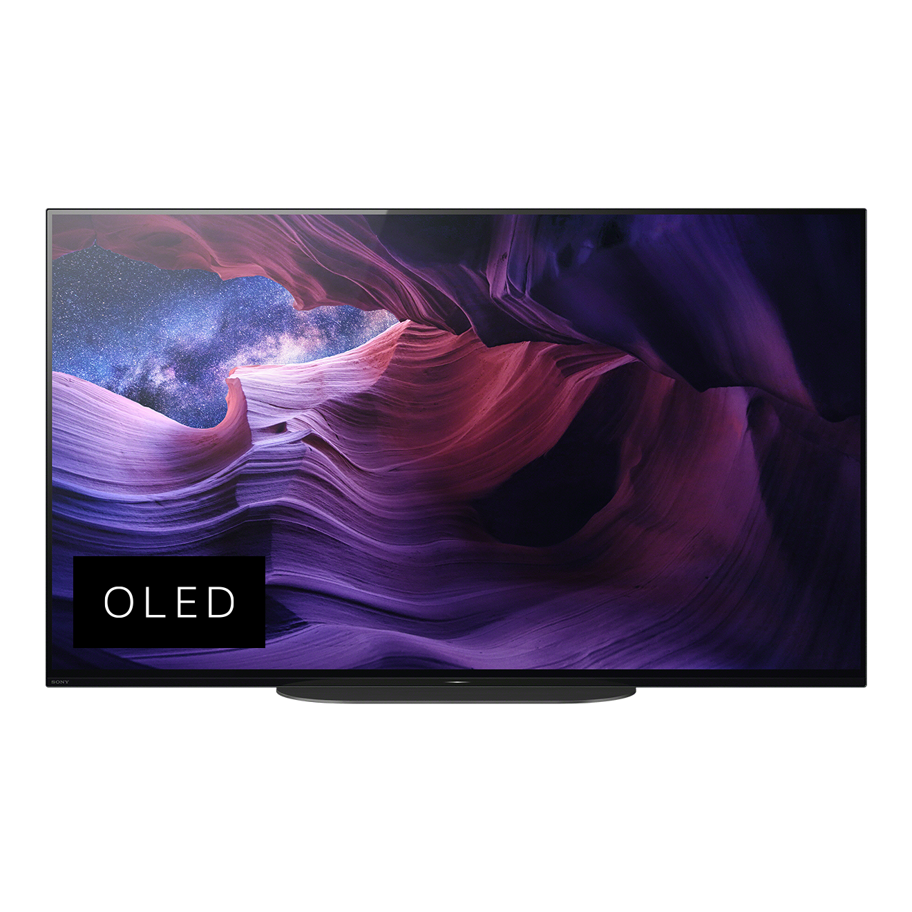 Egy nagy, síkképernyős OLED TV fekete állványon, egy kanyon festői tájképét mutatva.