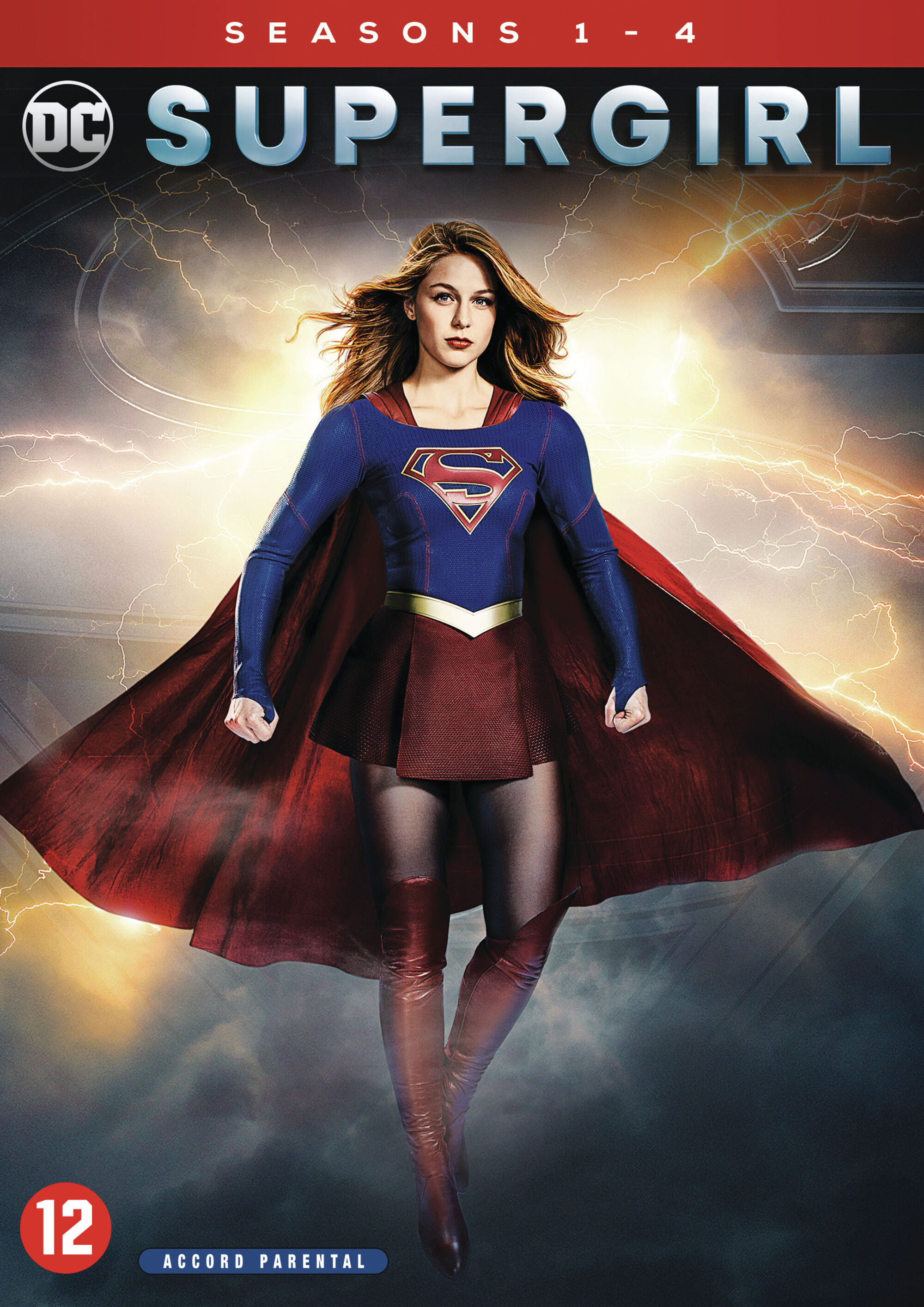 Couverture DVD de Supergirl. Femme en costume rouge et bleu avec cape.