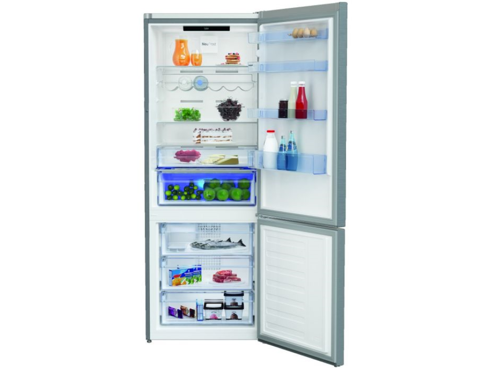 Refrigerador con puertas abiertas, estantes llenos de comida.