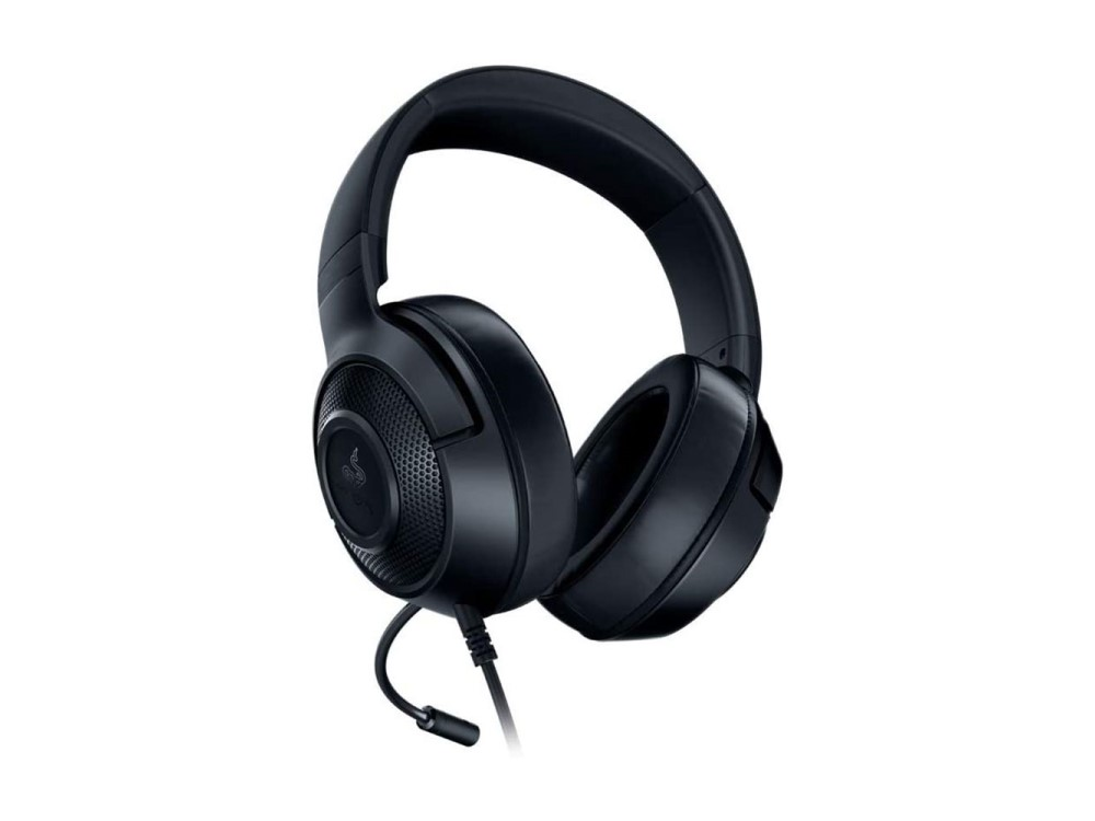 Auriculares Razer negros. Diseño circumaural. Auriculares y diadema negros. Cable negro con micrófono.