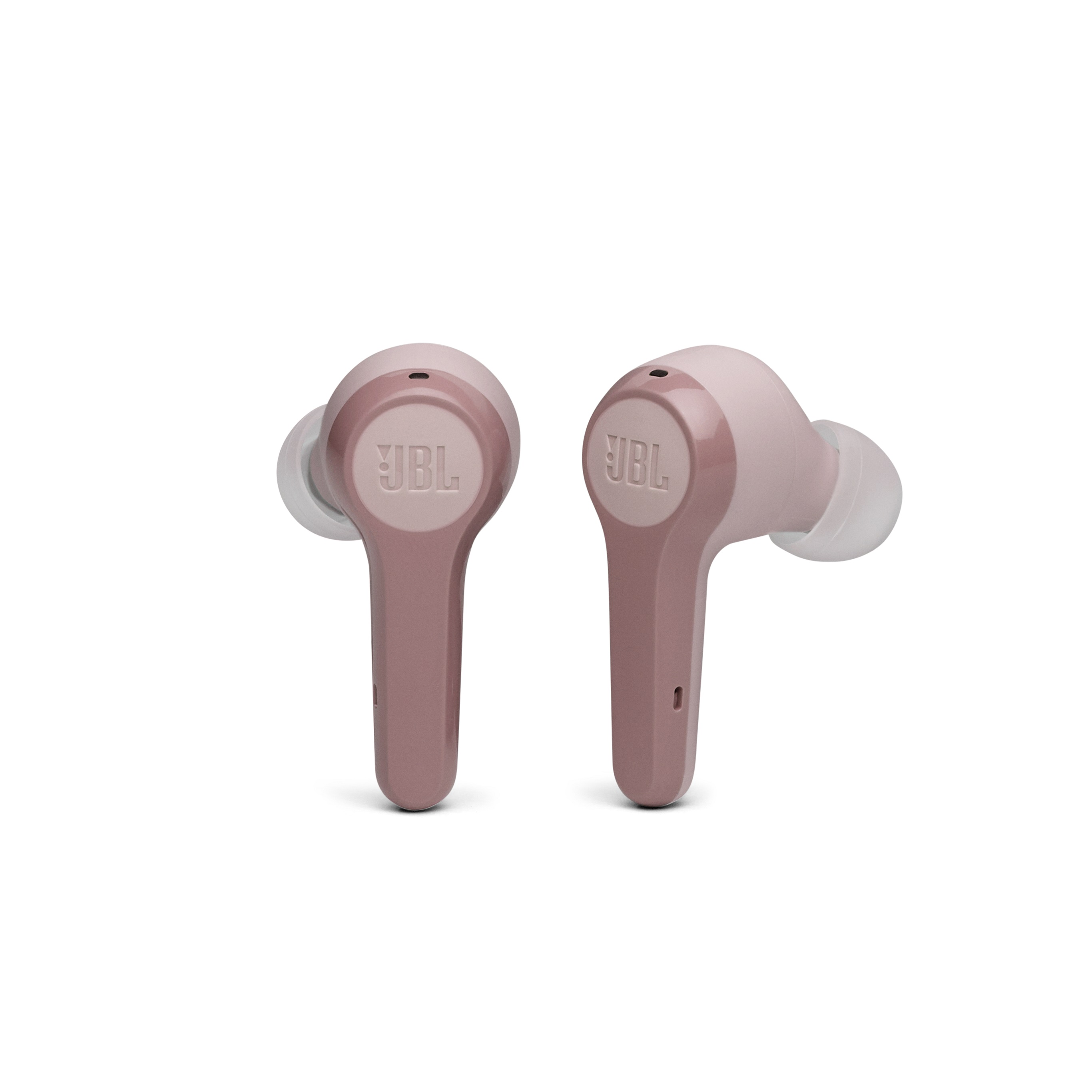 Pembe JBL kulaklık çifti. Beyaz bir zemin üzerinde duruyorlar.