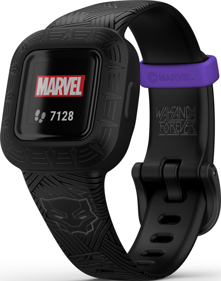 Schwarze Smartwatch mit Marvel-Logo und Wakanda Forever-Aufschrift. Es hat ein lila Band.