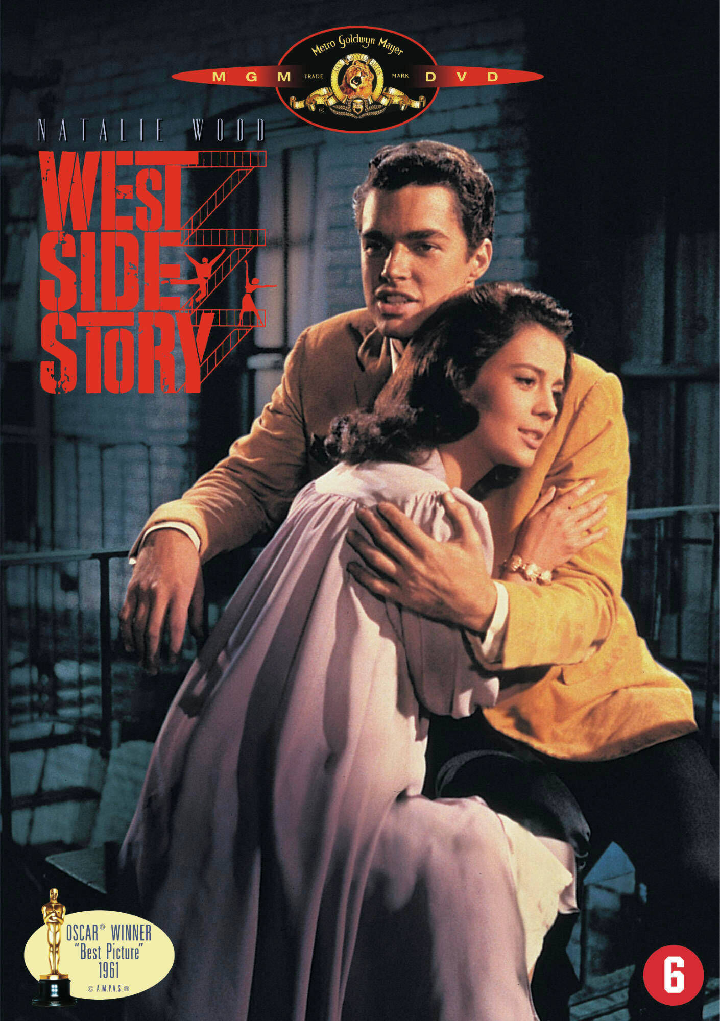 Couverture du DVD de West Side Story. Un homme et une femme s'embrassent. Le titre est en rouge et blanc. Logo MGM.