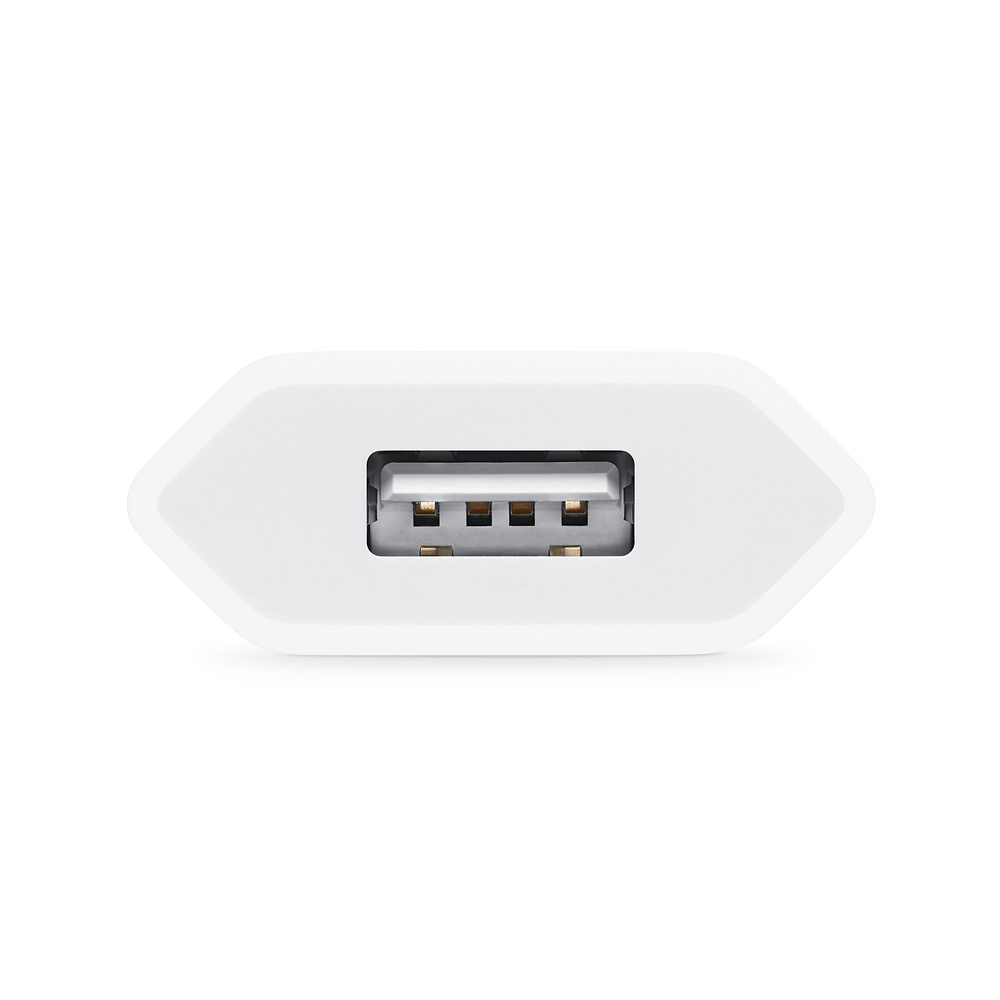 Beyaz bir USB - USB-A adaptörü, USB-A dişi bağlantı noktasını gösterir, beyaz bir arka plan üzerinde.