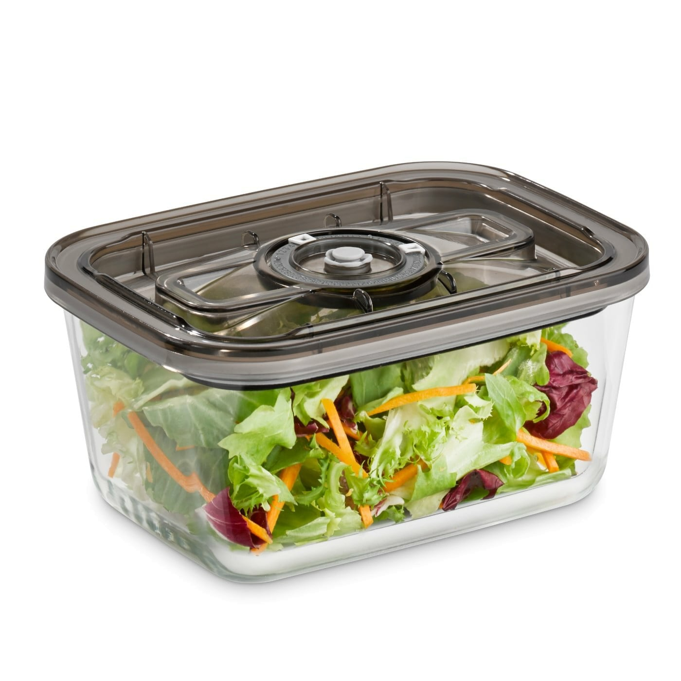Transparenter Kunststoffbehälter mit grauem Deckel. Er enthält Salat mit Salat, Karotten und rotem Salat.
