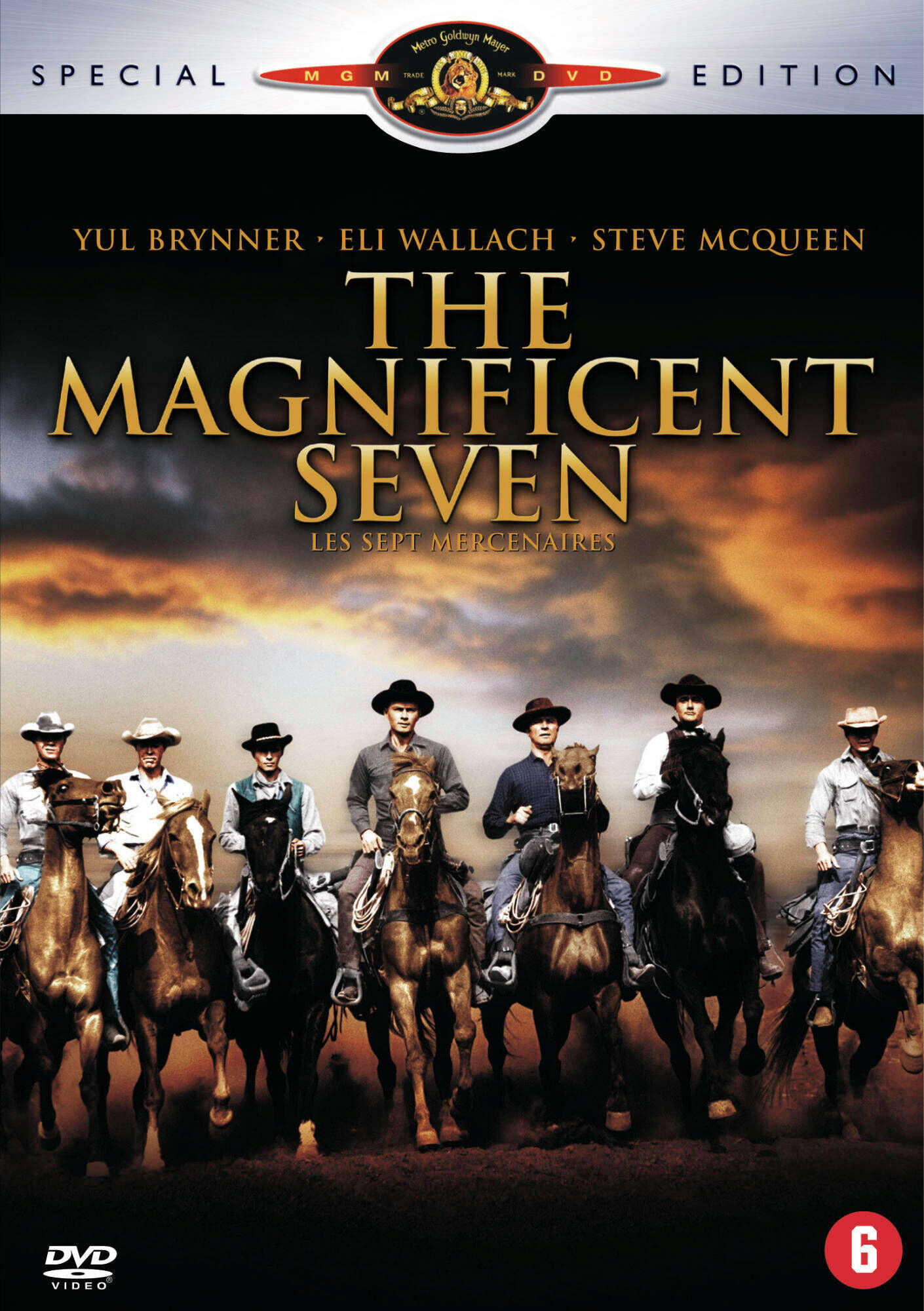 Couverture DVD pour 'Les Sept Mercenaires', montrant sept hommes à cheval, avec du texte et le logo MGM.