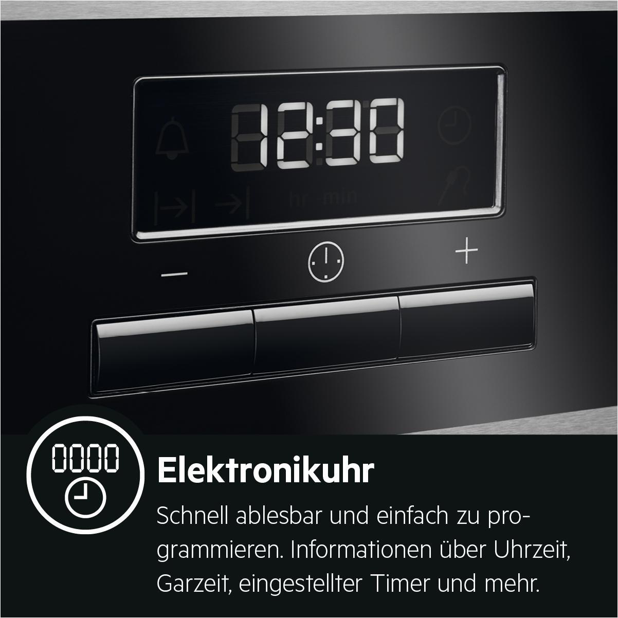 Nahaufnahme eines Ofenbedienfelds mit Digitalanzeige und Tasten. Schwarzer Hintergrund.