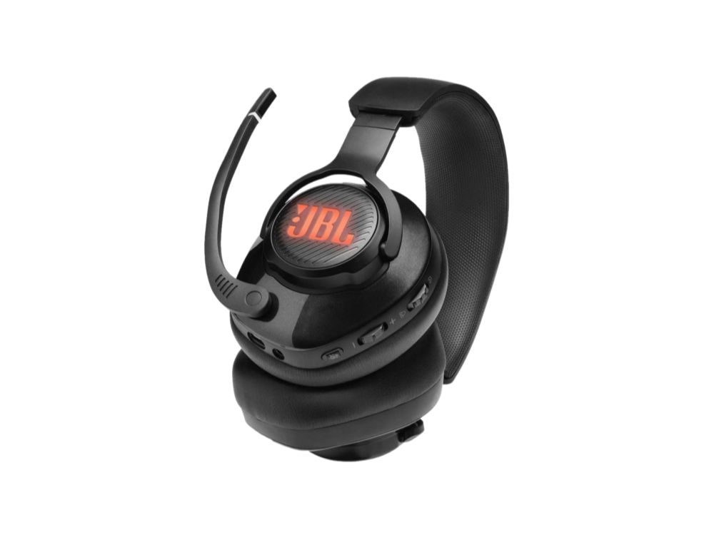Auriculares JBL negros con micrófono, en ángulo y aislados sobre fondo negro.
