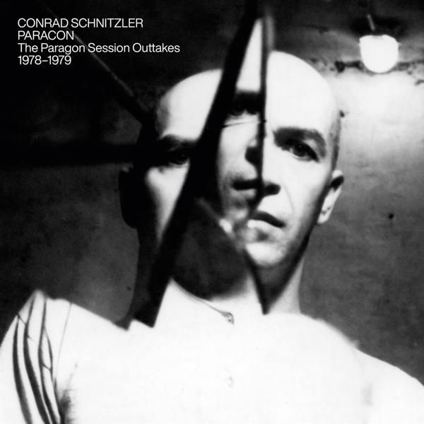 Conrad Schnitzler albumhoes. Een zwart-wit afbeelding van het gezicht van een man.