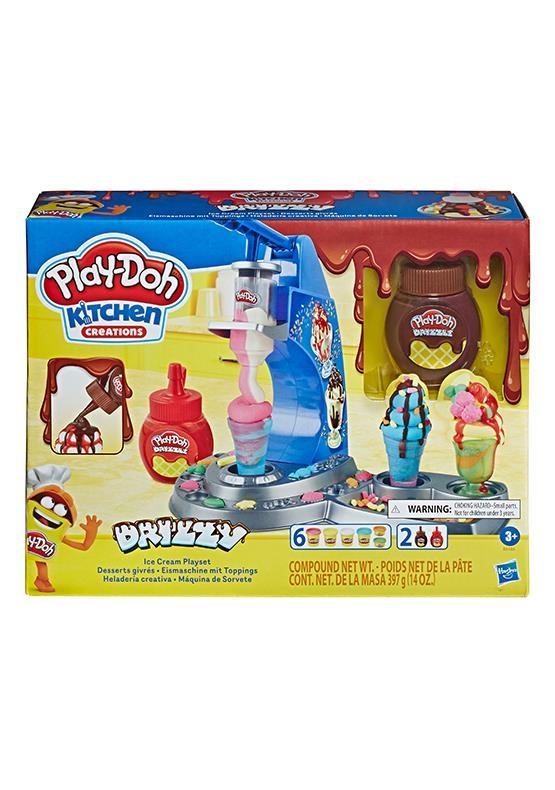 Play-Doh ijsjesset doos. Blauwe machine, roze en wit ijs, rode saus en bruine chocoladesaus, met diverse Play-Doh figuren.