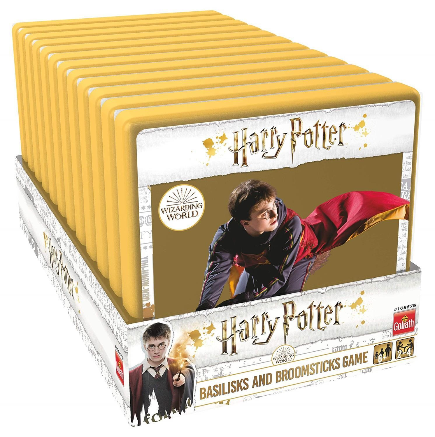 Harry Potter bordspel doos. Het toont Harry op een bezemsteel vliegen. De doos heeft gele kaarten. De titel is 'Basilisk and Broomsticks Game'.
