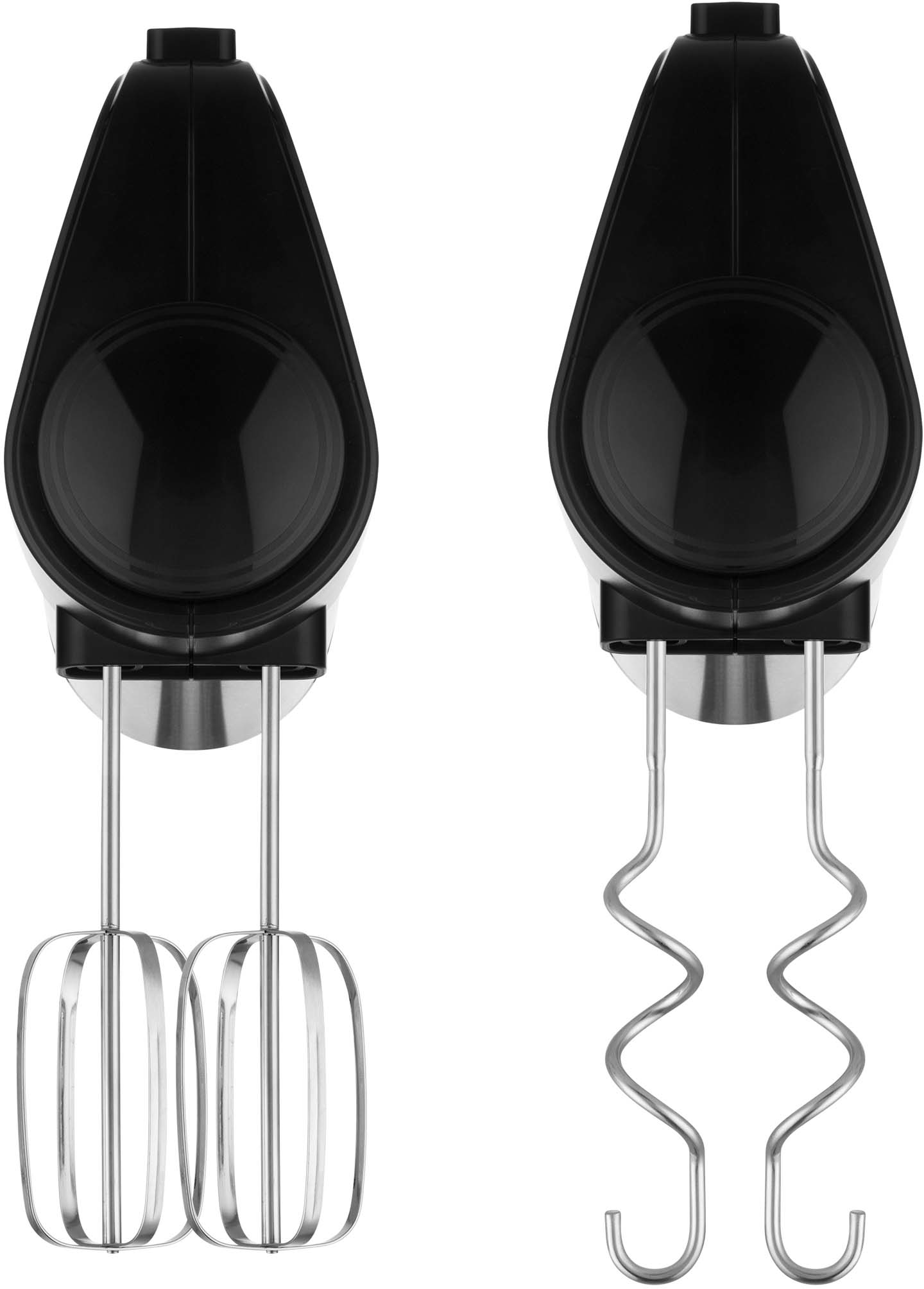 Két fekete kézi mixer habverőkkel. Ezüst habverők. Fehér háttér.