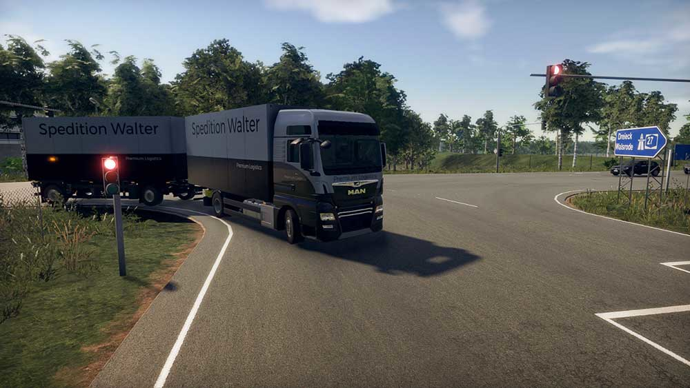Un camion sur une route, avec une remorque. Il porte la mention 'Spedition Walter' sur le côté. Il y a des arbres et un feu tricolore.