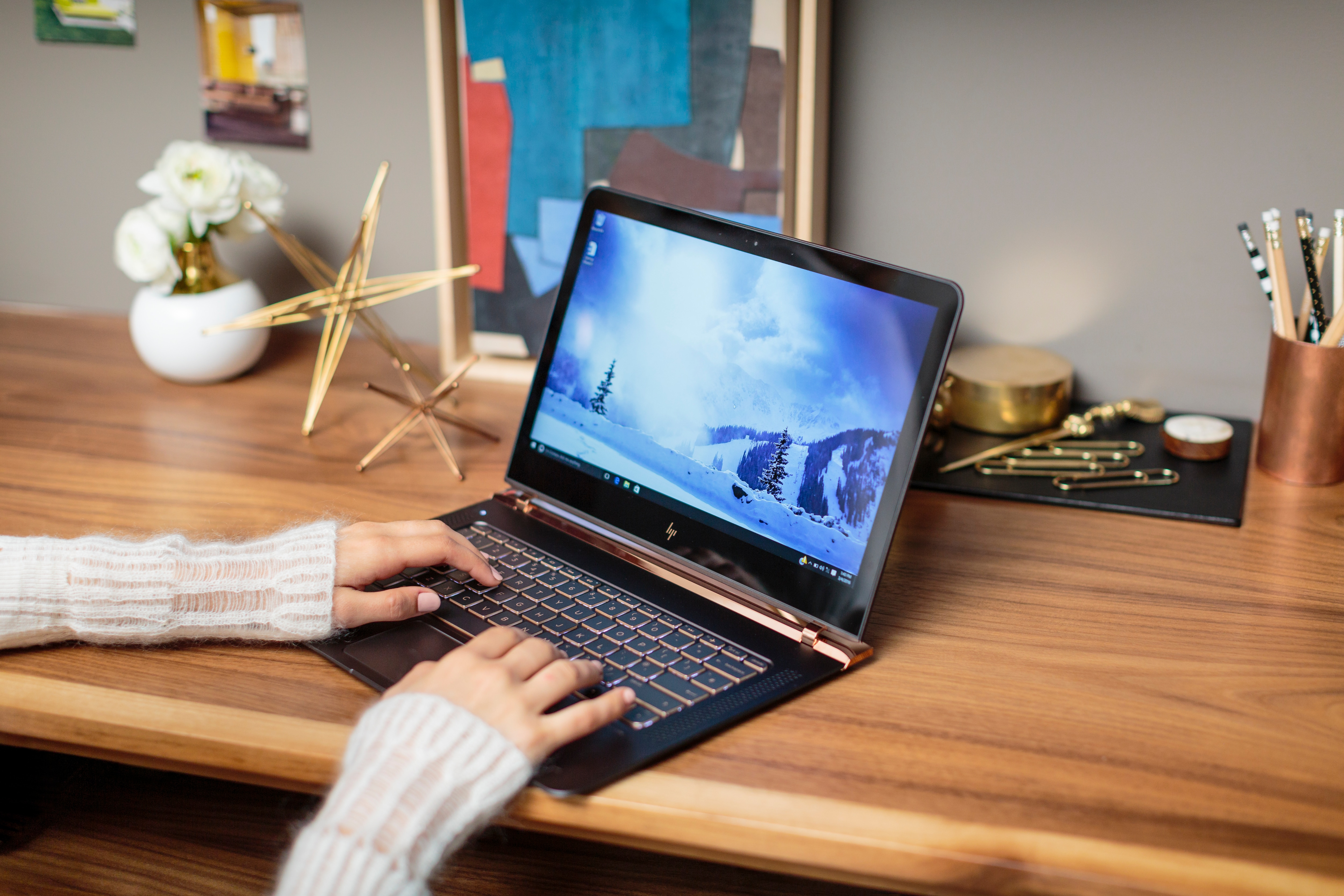HP Spectre 13-v030ng  - 13,3 Zoll - Intel® Core™ i7 i7-6500U - 8 GB - 512 GB - Intel® HD 520 - Windows 10 Home (64 Bit)