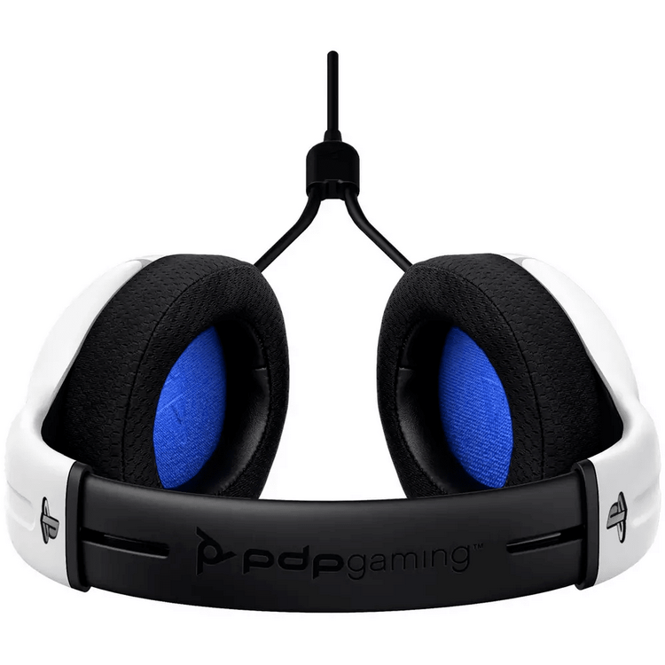Un auricular gaming blanco y negro con almohadillas azules y un conector.