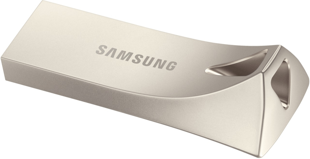 Clé USB Samsung argentée avec le nom de la marque dessus.