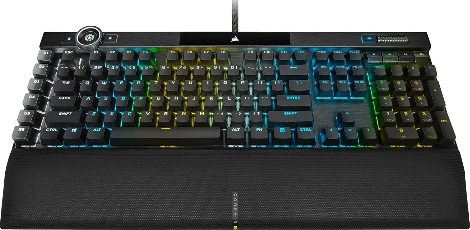Schwarze und silberne Tastatur mit mehrfarbigen Tasten. Eine Handballenauflage befindet sich unten.