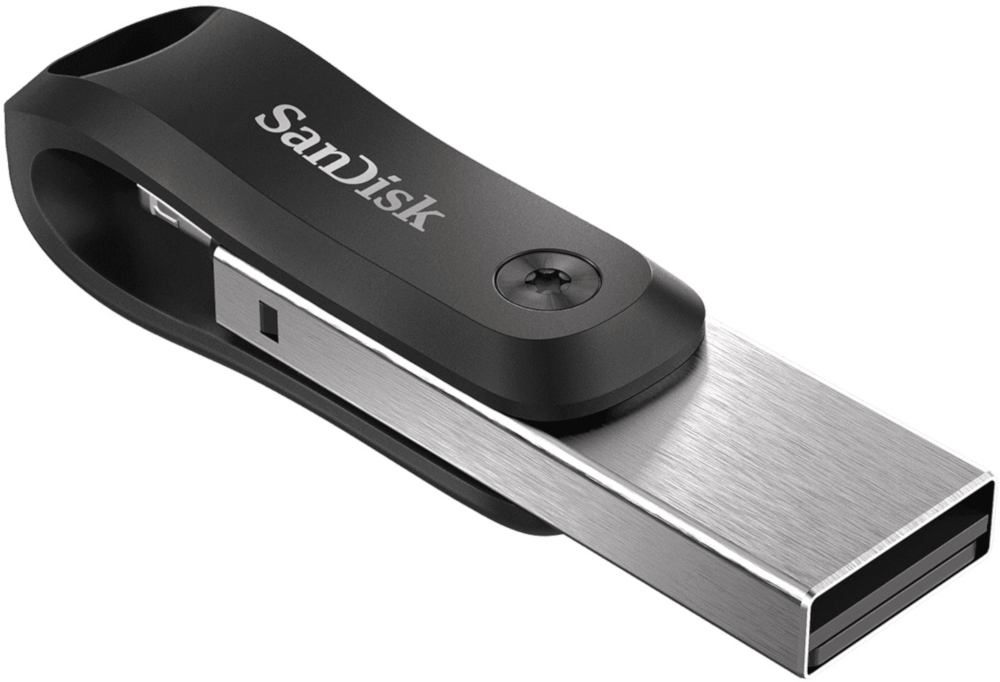 Zwarte en zilveren SanDisk USB-stick. Het heeft een intrekbaar ontwerp en ligt op een witte achtergrond.