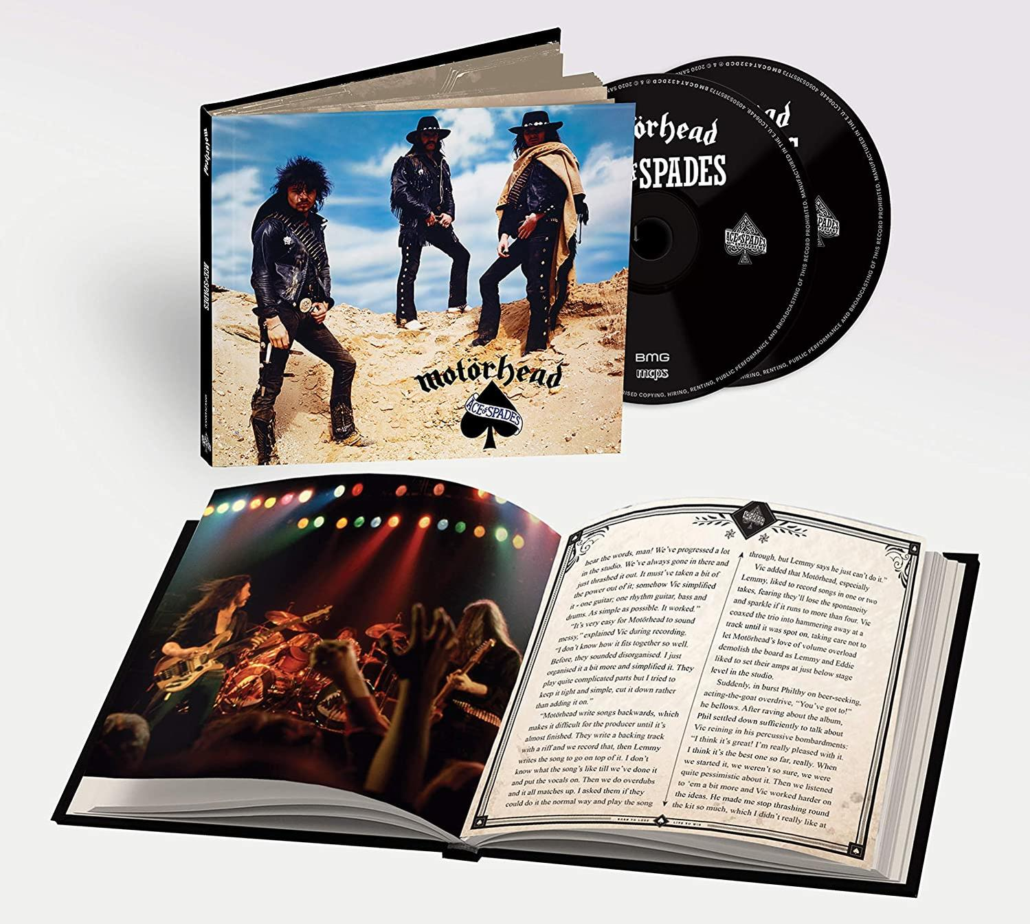 Album met drie cd's. De cover toont een band voor een woestijn.
