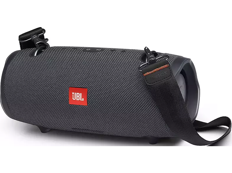 Altavoz JBL negro y gris con correa. Logotipo JBL rojo visible. Toma angular.
