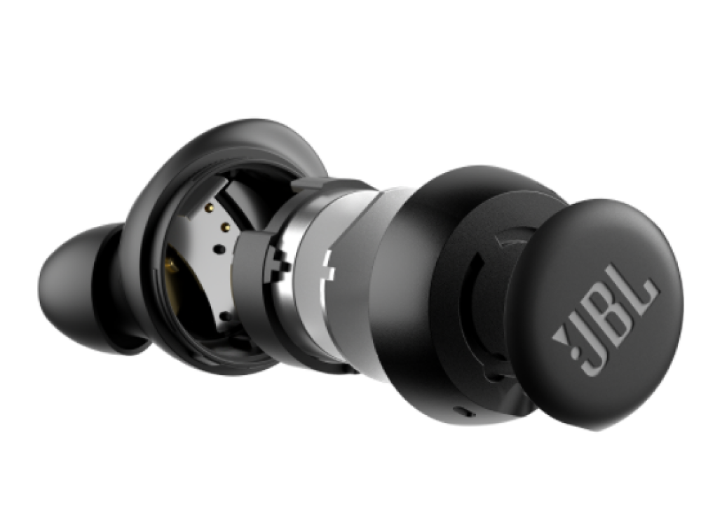 Vista seccionada de auriculares JBL negros, mostrando componentes internos. El logotipo de JBL es visible.