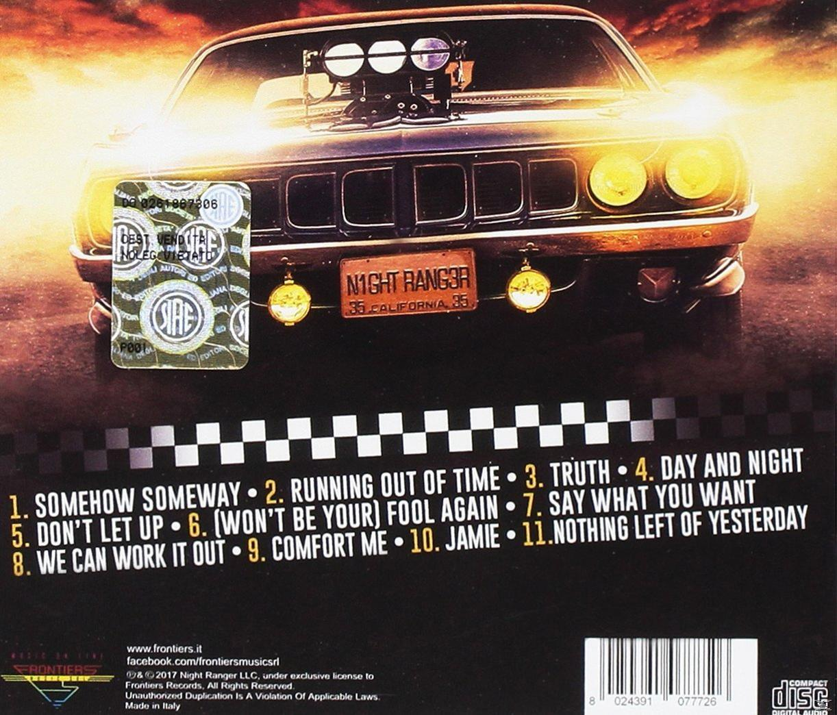 Album borítója egy régi autóval, a rendszámtábla 'Night Ranger'. A dalcímek lent. Sakkminta alul.