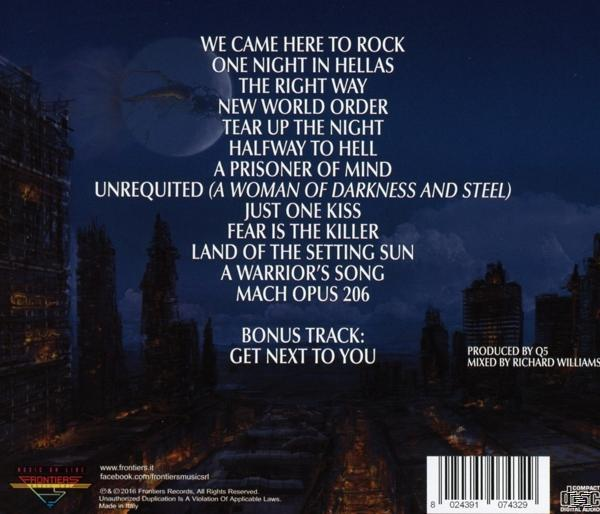 Een cd-hoes met een skyline-achtergrond, met een lijst met nummers en credits.