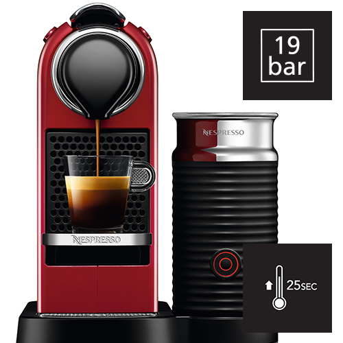 Rote Nespresso-Maschine mit Kaffeeglas und schwarzem Milchaufschäumer. Symbole für 19 bar und 25 Sekunden.