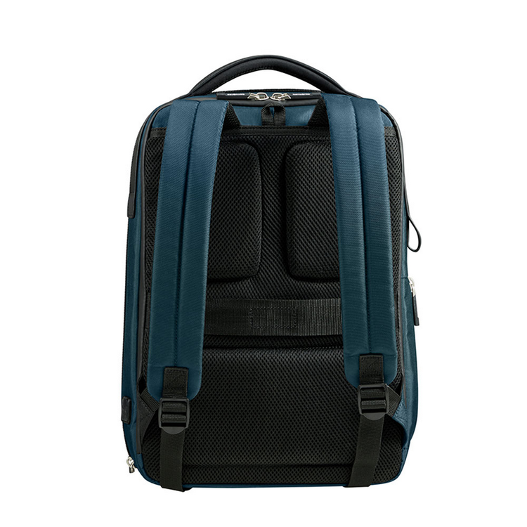 Mochila azul vista trasera, malla y correas negras, fondo blanco.