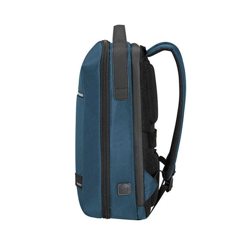 Mochila azul con detalles negros, vista lateral. La bolsa tiene asa y bolsillo.