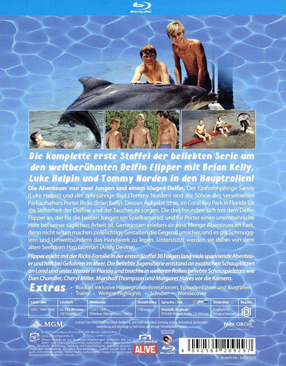 Rückseite der Flipper-DVD. Zeigt Schauspieler mit Delfin und Text auf Deutsch.