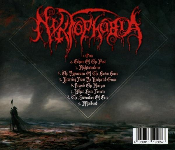 Albumcover mit Text und Kunstwerk. Schwarzer Hintergrund mit rotem Text und einer Figur.