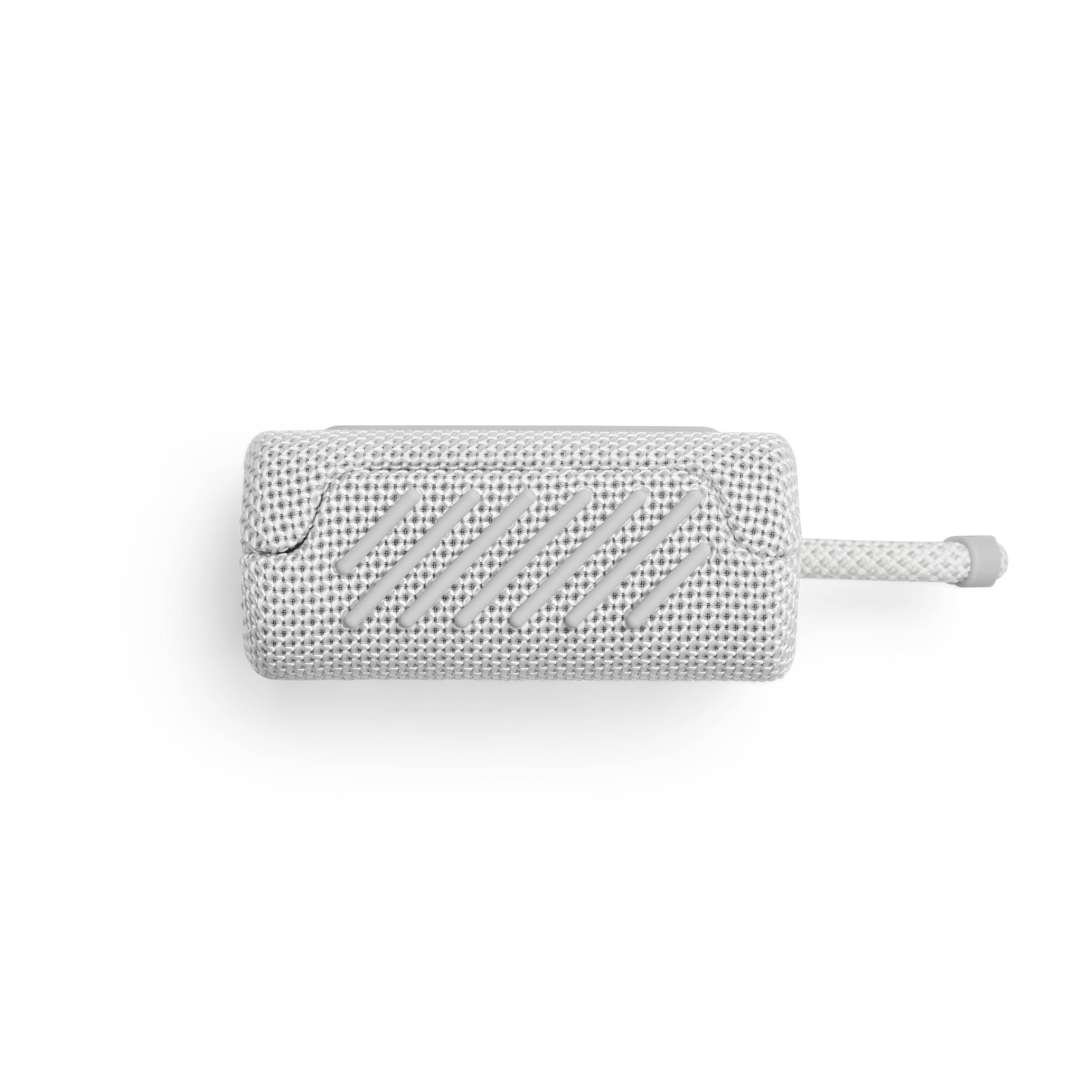 JBL-Lautsprecher in Tarnung. Die Vorderseite zeigt Knöpfe und das Wort GO3 in Grün.