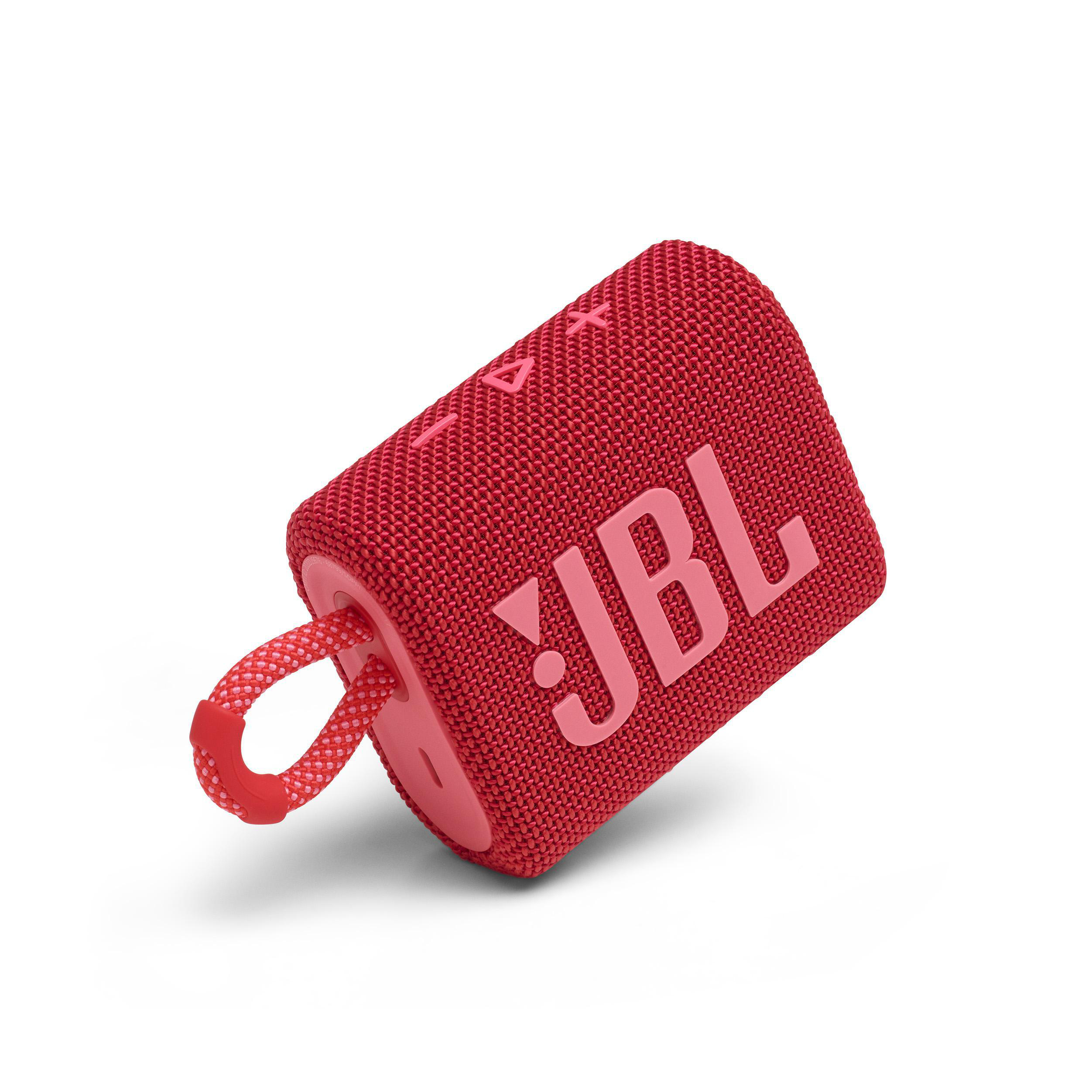 Ein roter JBL-Lautsprecher mit rotem Riemen, auf weißem Hintergrund. Das JBL-Logo ist sichtbar.
