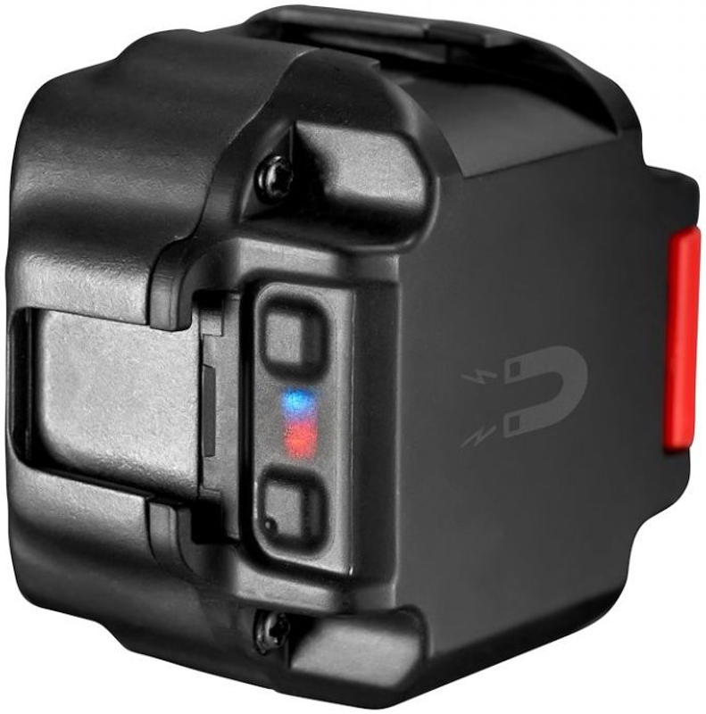 Un appareil rectangulaire noir avec un accent rouge, deux lumières bleues et rouges, et le mot "aimant" en relief.