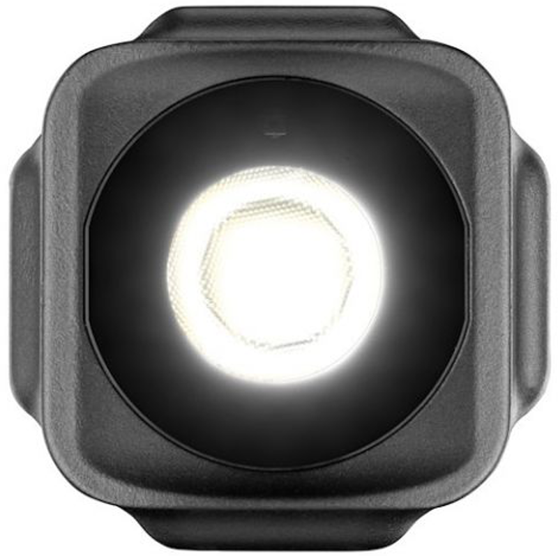 Une lumière LED noire de forme carrée avec un centre blanc vif.