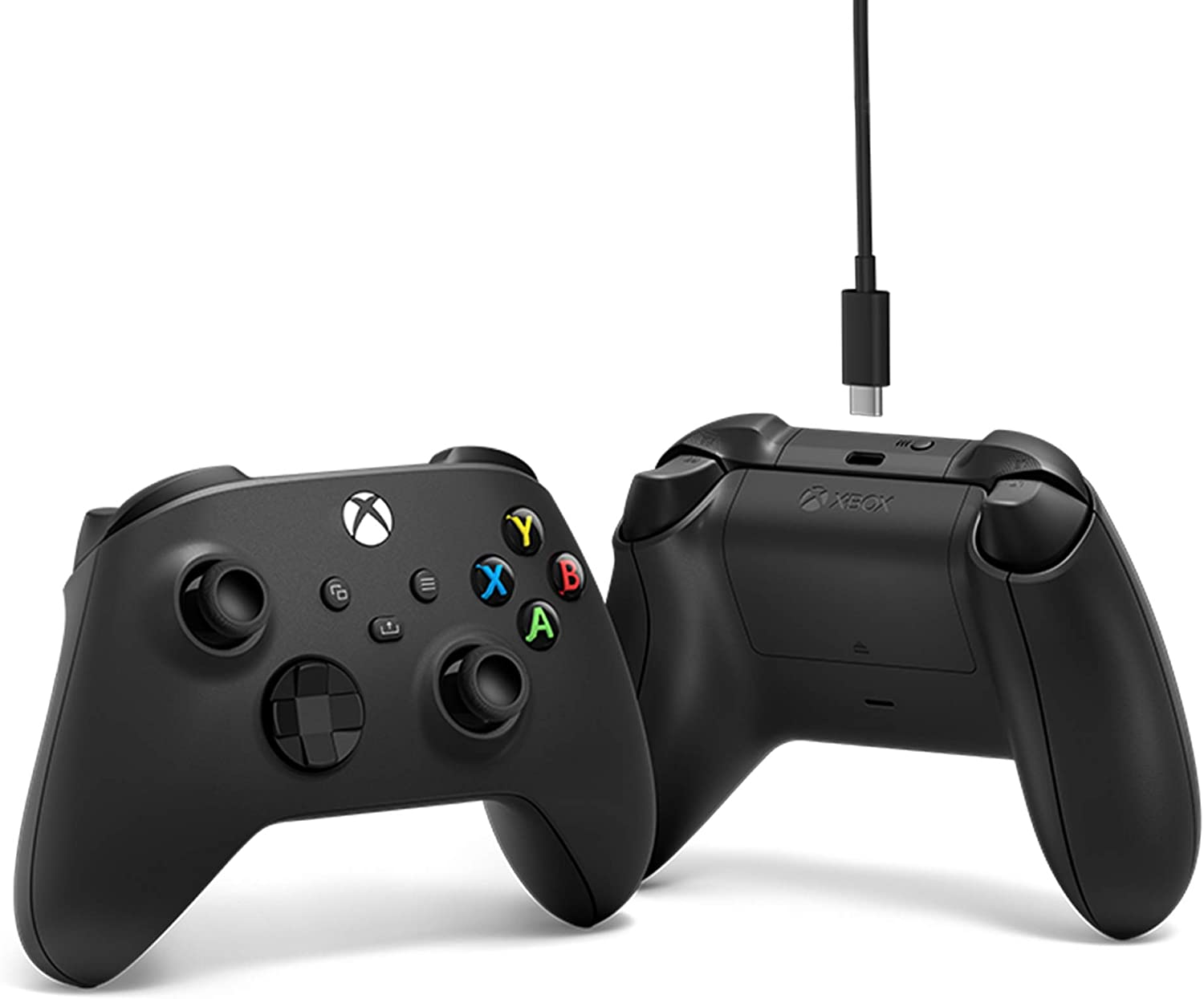Manettes Xbox noires, avant et arrière, connectées à un câble USB-C, sur fond blanc.
