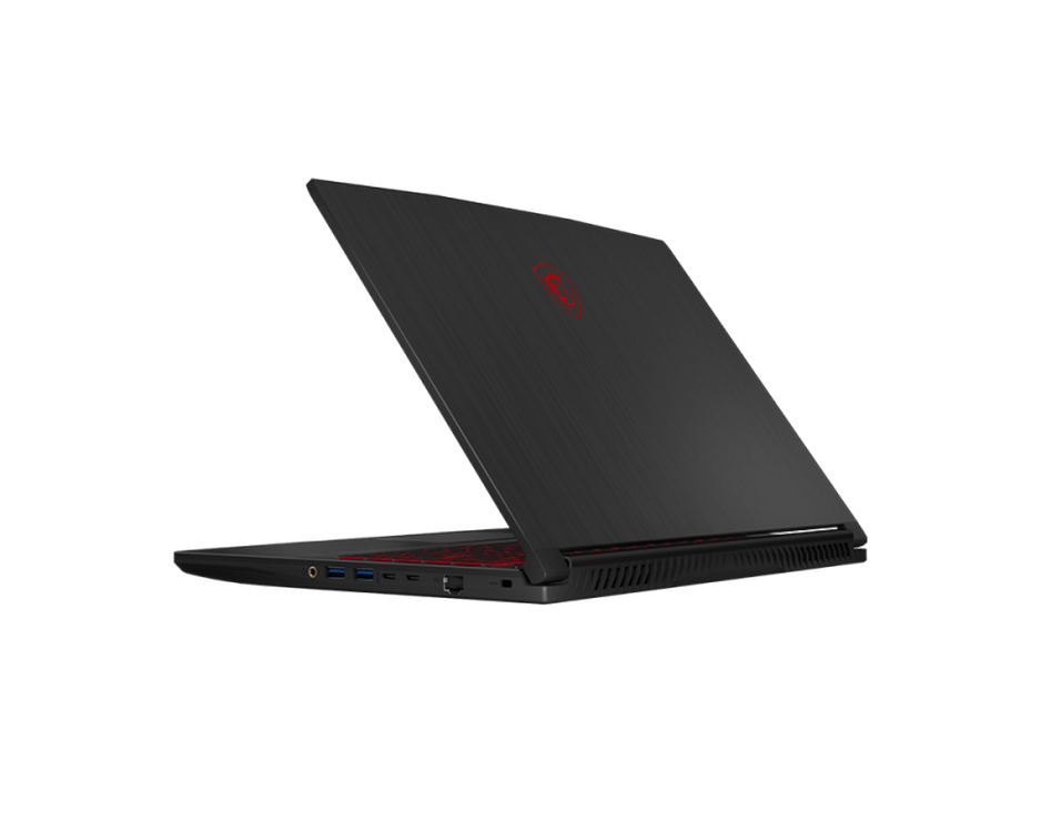 Portátil negro con detalles rojos, abierto sobre una superficie negra, vista en ángulo.