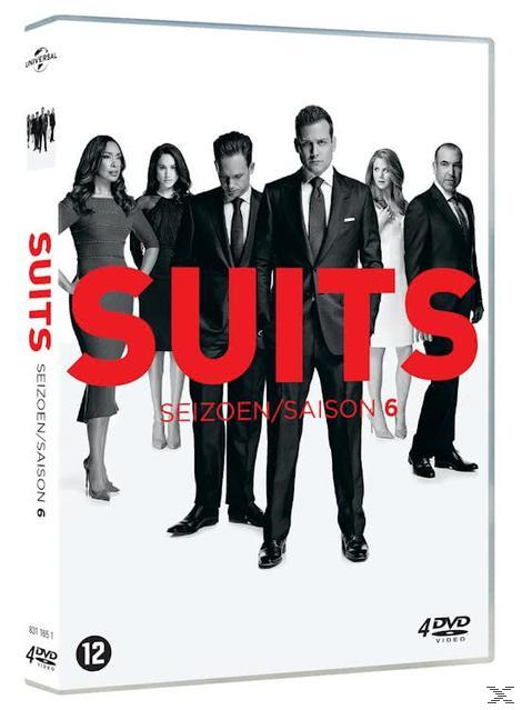 DVD-hoes voor Suits seizoen 6. Met cast en het woord 'SUITS' in rood.